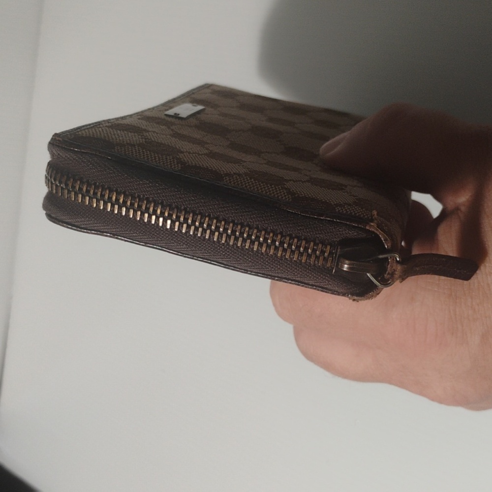 Gucci Beige/Ebony GG Canvas and Leather Zip Around Wallet - Picture 4 of 12